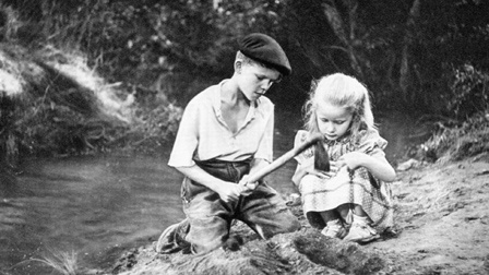 “Мөрөөдөгчийн өдөр”- өөр “Хориотой наадгай ” бүтээлийг хүргэнэ